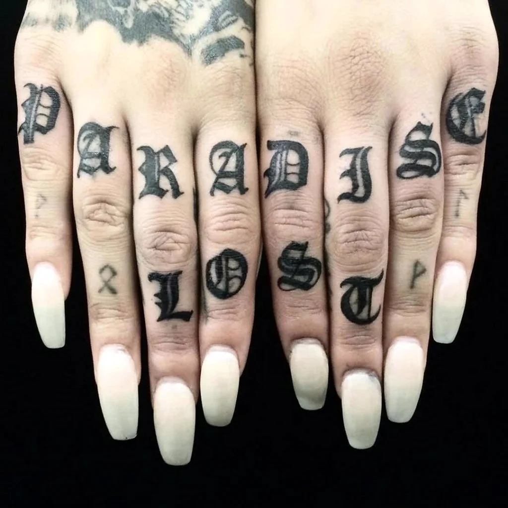 Оригинальные тату на пальцах