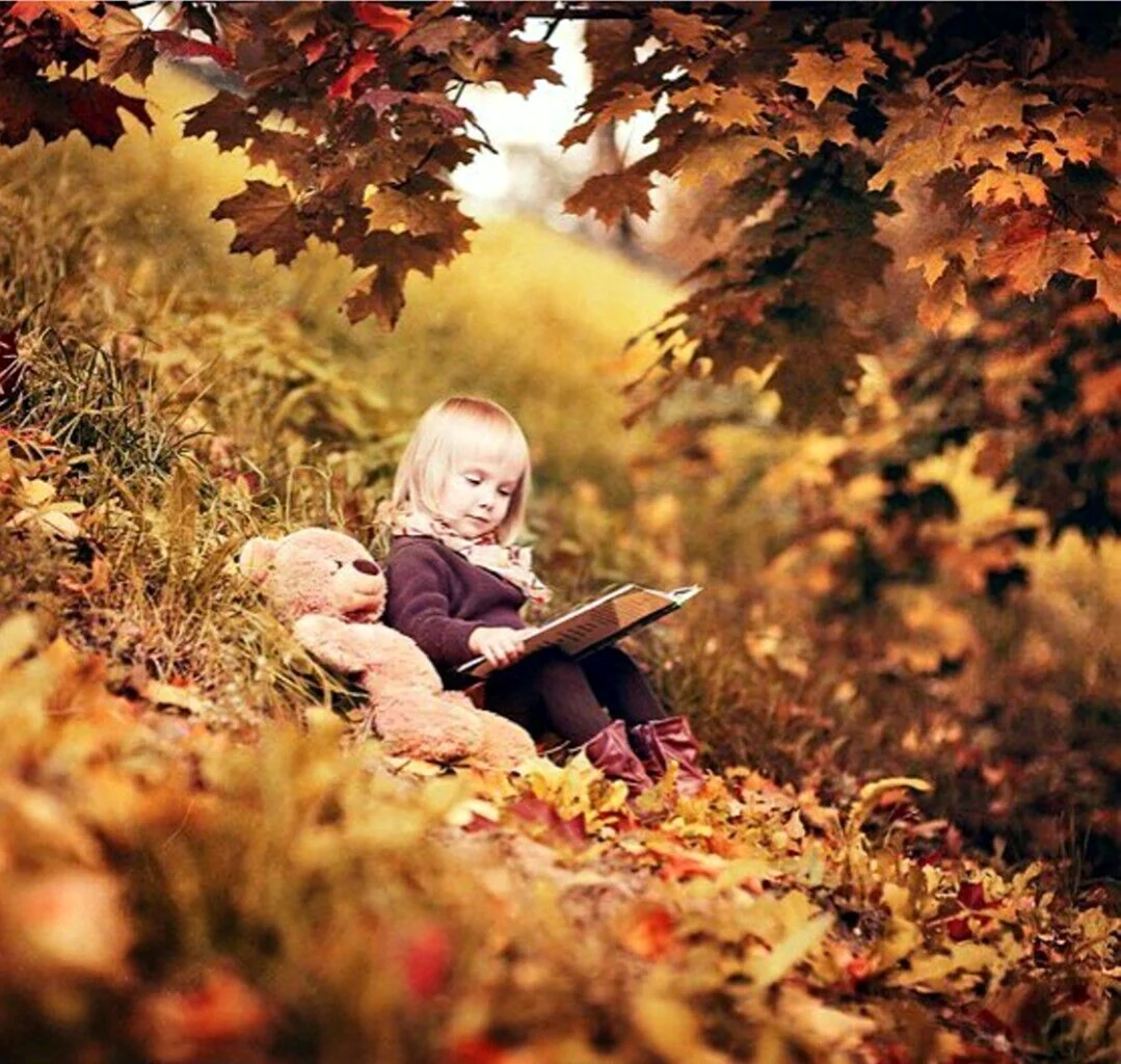 Осенняя фотосессия с книгой