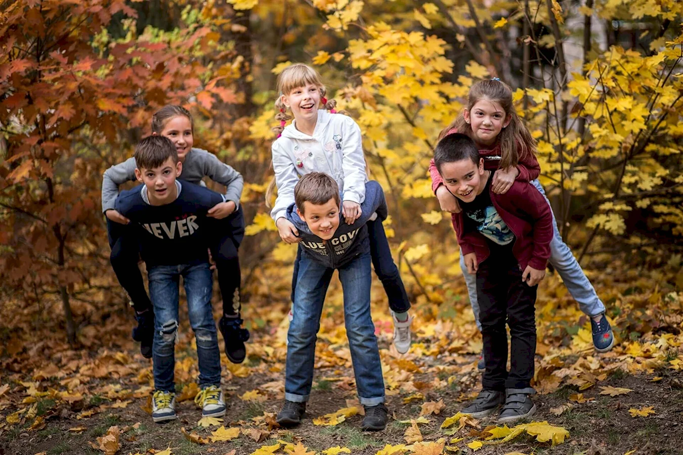 Осенняя фотосессия школьников в парке
