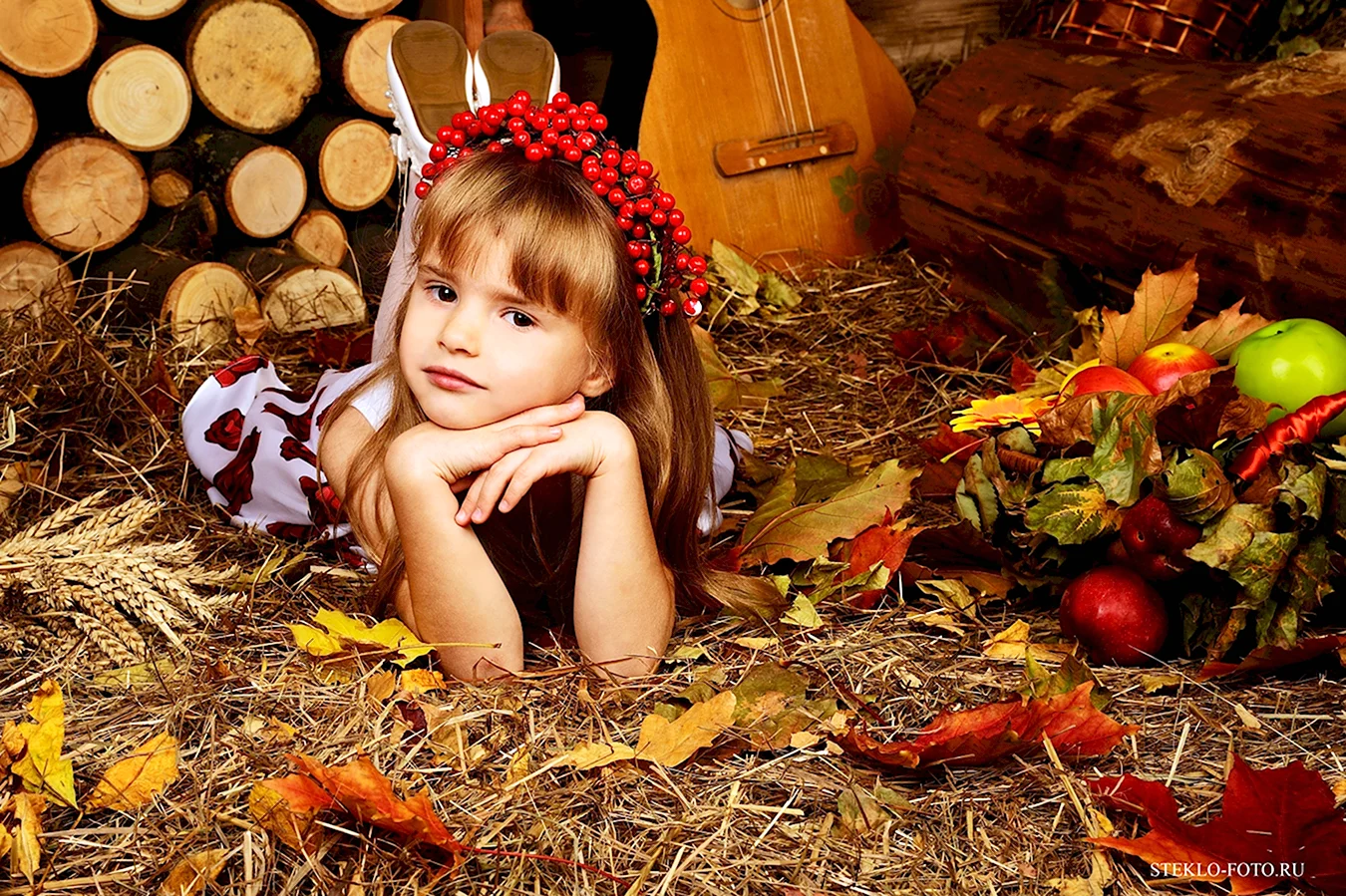Осенняя фотосессия в студии детская