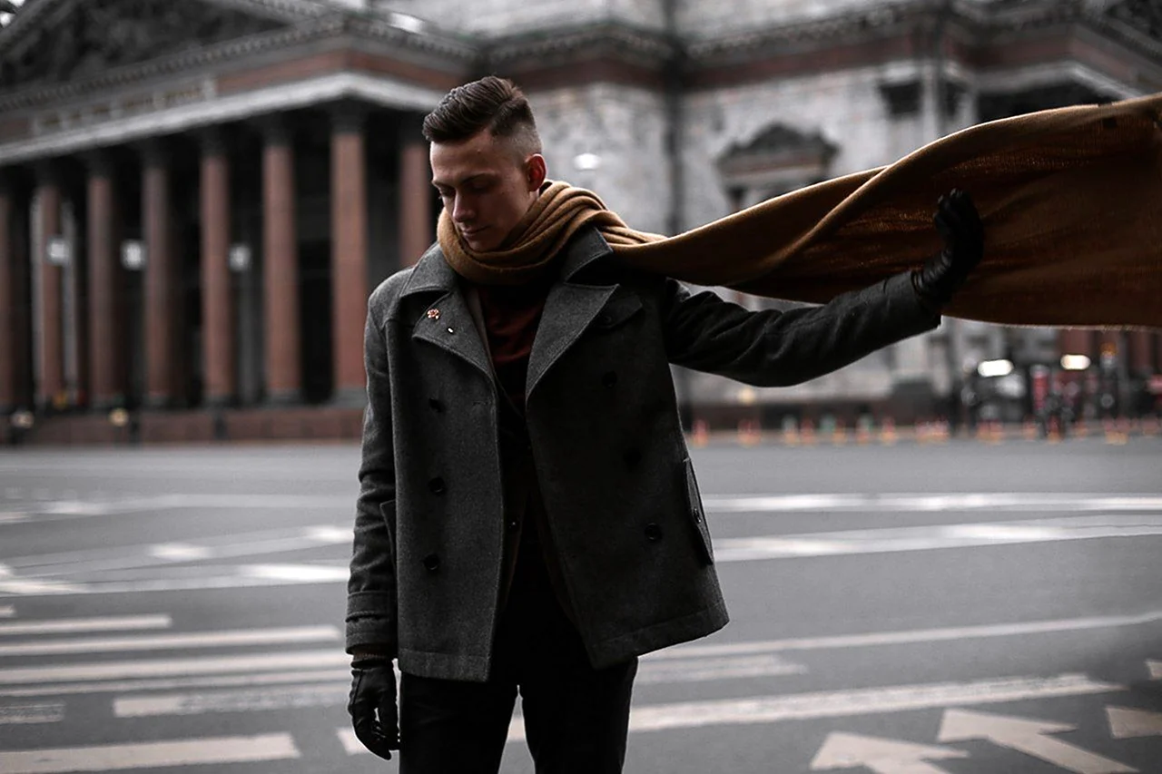 Пальто мужское на улице