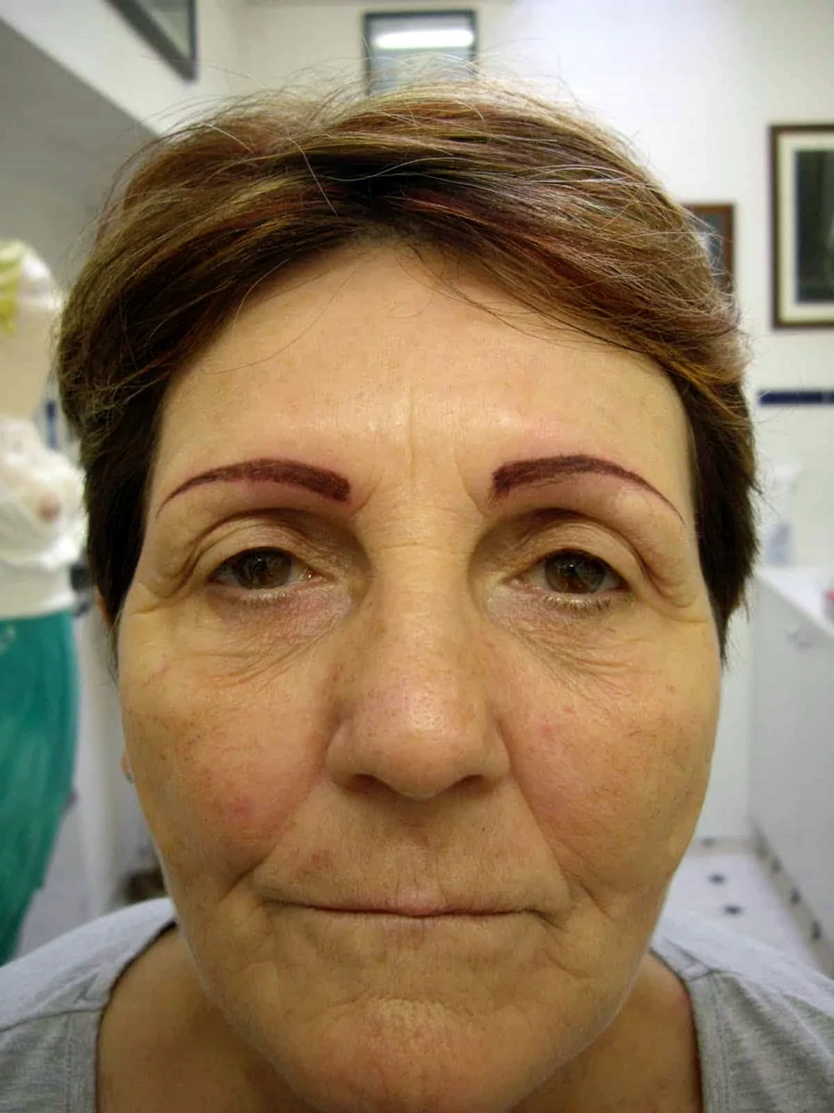 Перманентный макияж бровей для пожилых женщин