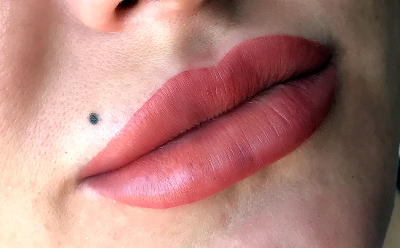 Перманентный макияж губ при заячьей губе