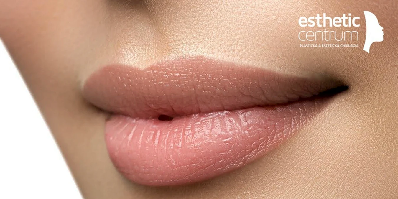 Перманентный макияж губ в стиле нюд