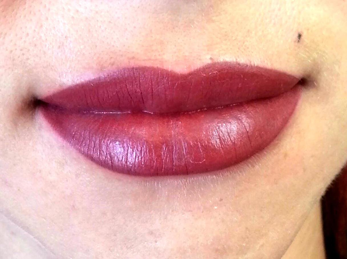 Перманентный макияж губ вишня