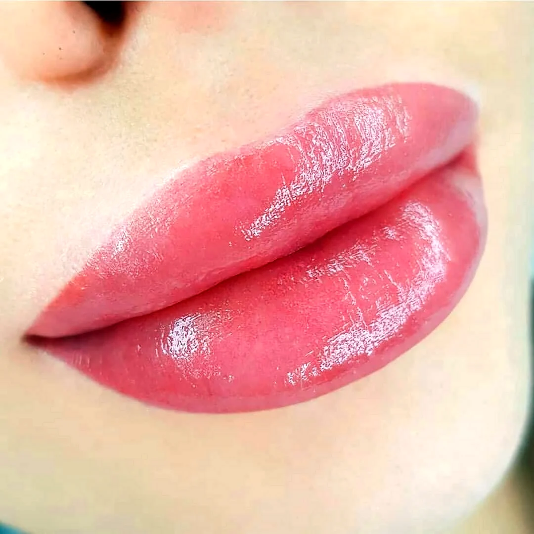 Перментальный макияж губ
