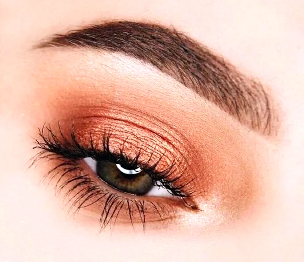 Персиковый макияж глаз
