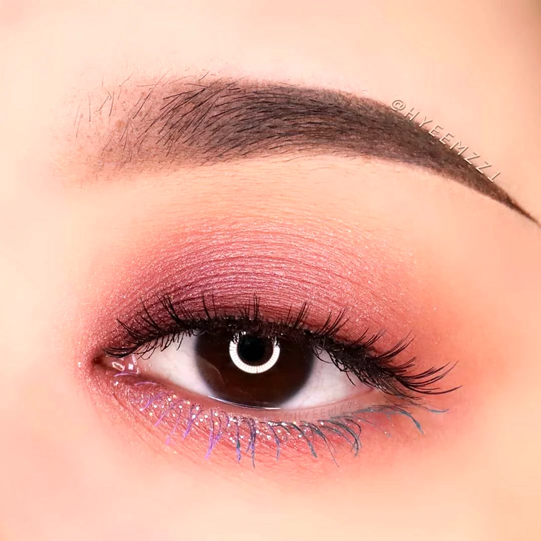 Персиковый макияж глаз