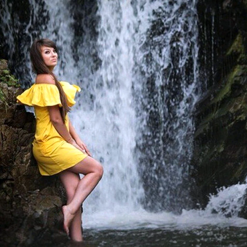 Певица Анна водопада