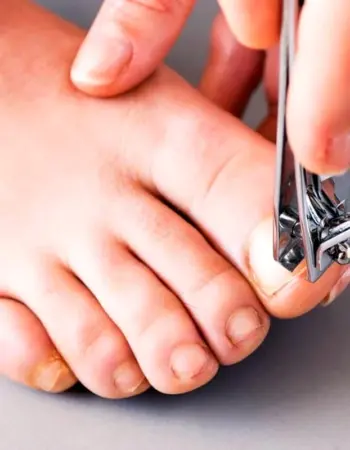 Подстригание ногтей на ногах