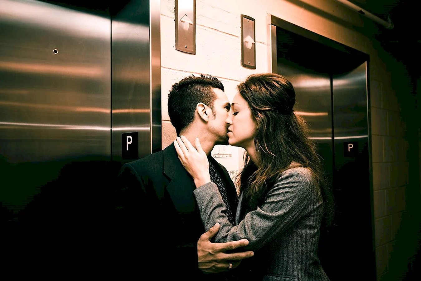 Поцелуй в лифте