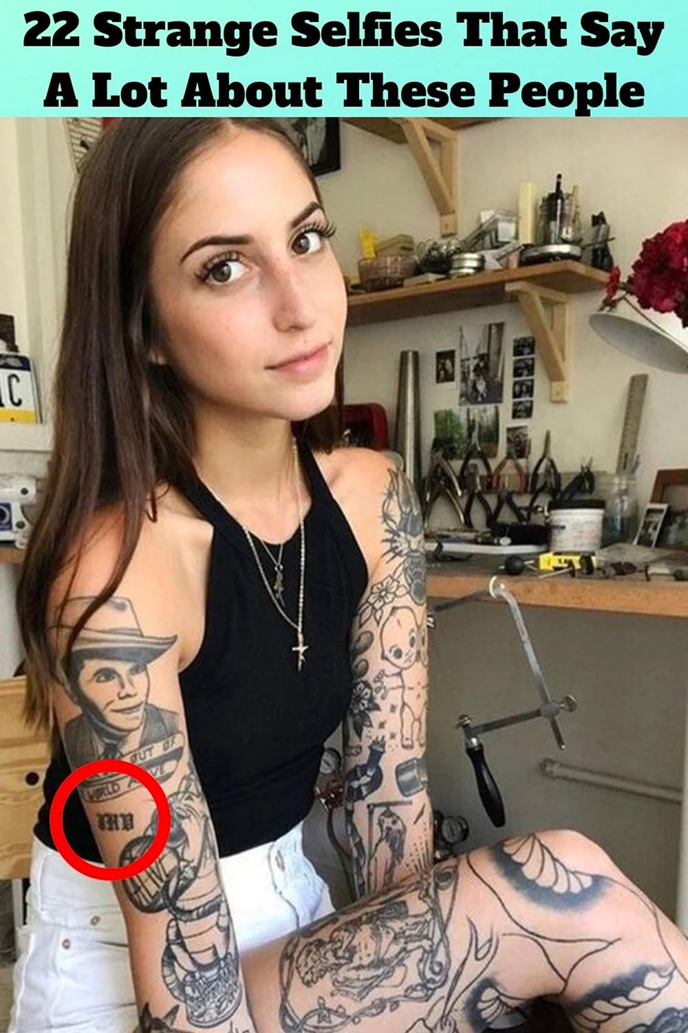 Простые русские девушки с татуировками сэлфи