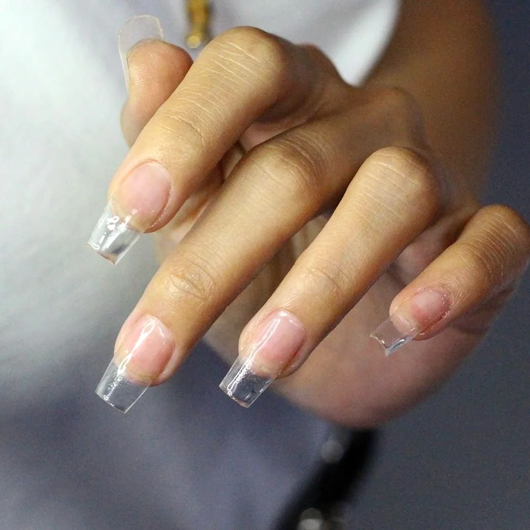 Прозрачные гелевые ногти