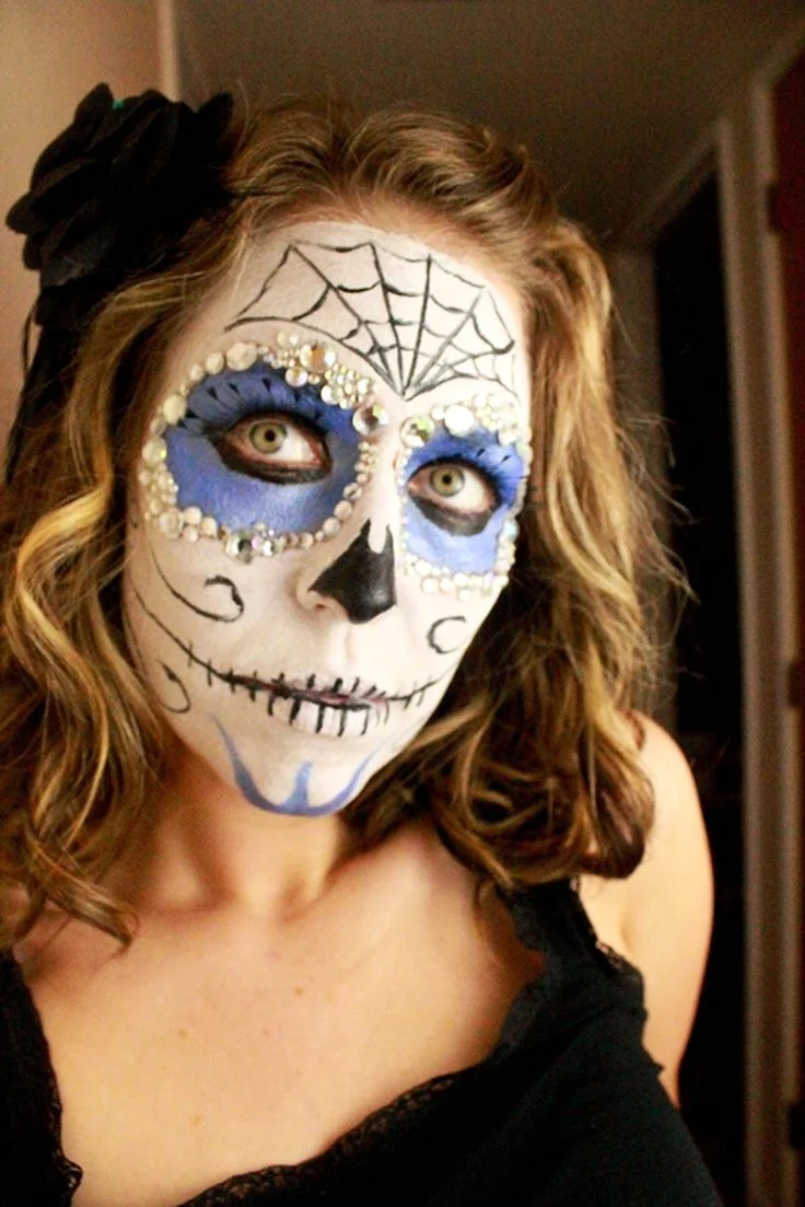 Разрисовать лицо на Хэллоуин