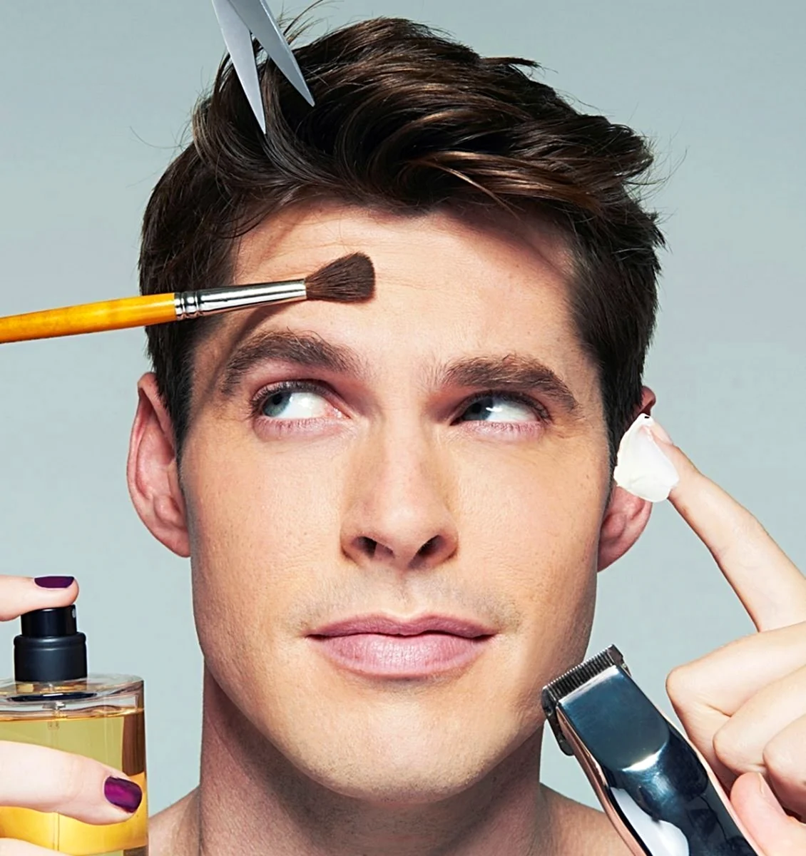 Реклама с мужским макияжем