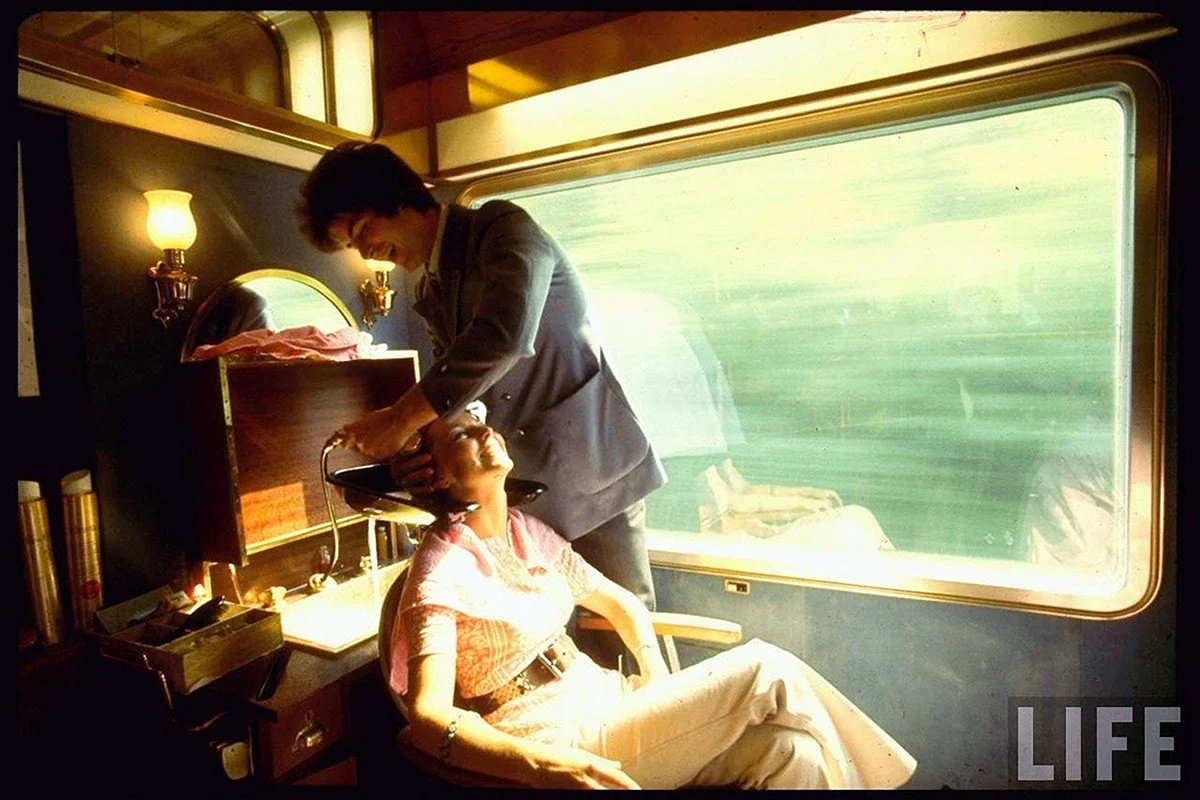 Романтическое путешествие в поезде