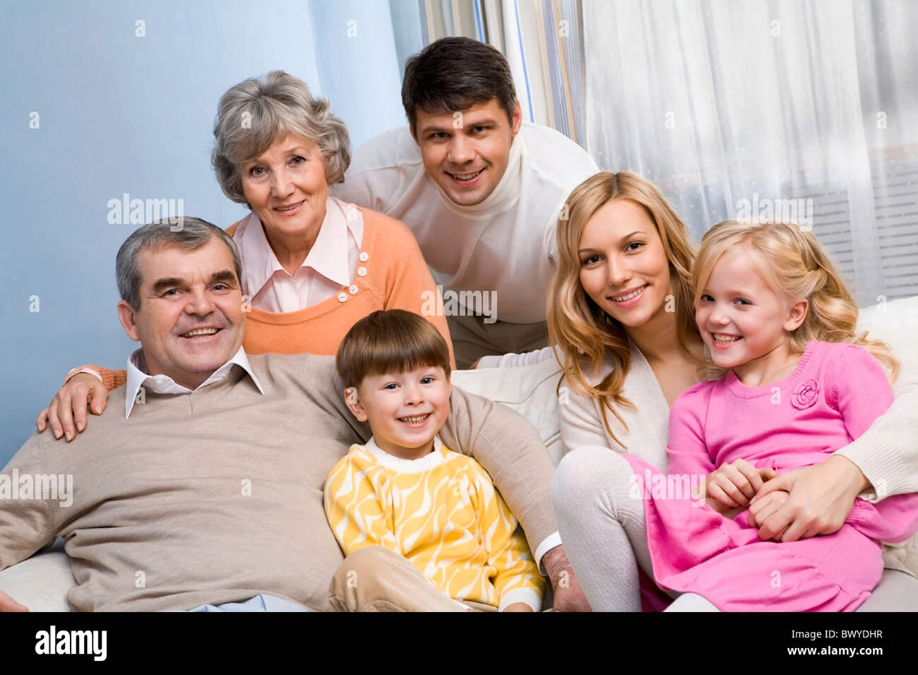 Российская семья с бабушками и дедушками