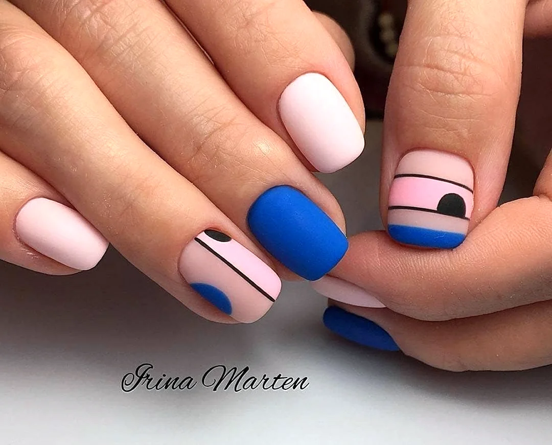 Розово синий маникюр на коротких ногтях