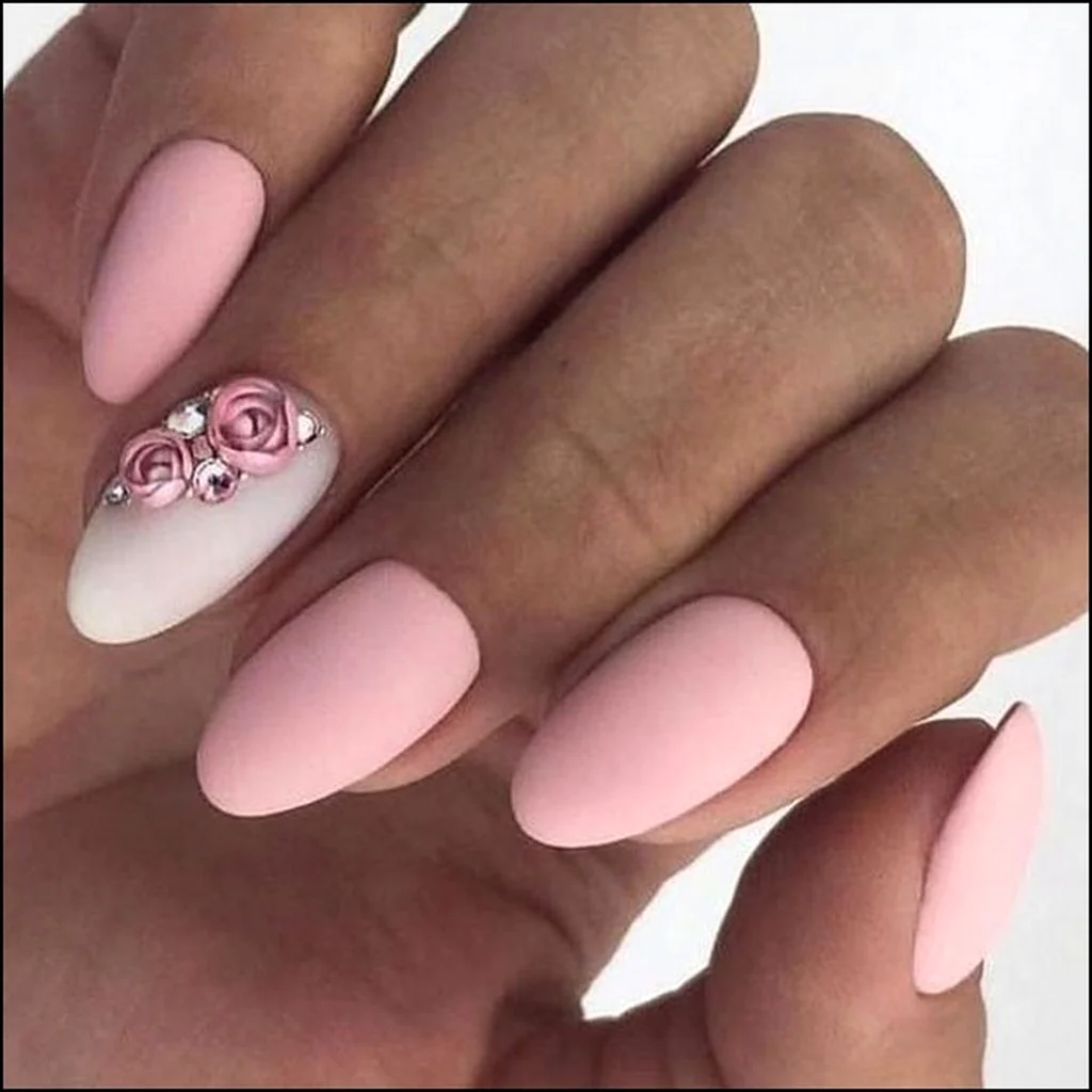 Розовые матовые ногти