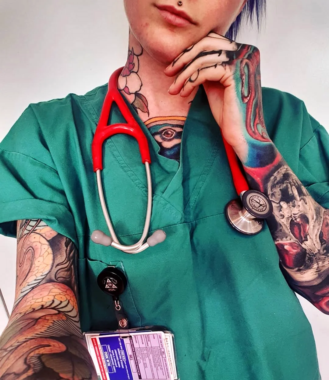 Сара грей татуированный врач