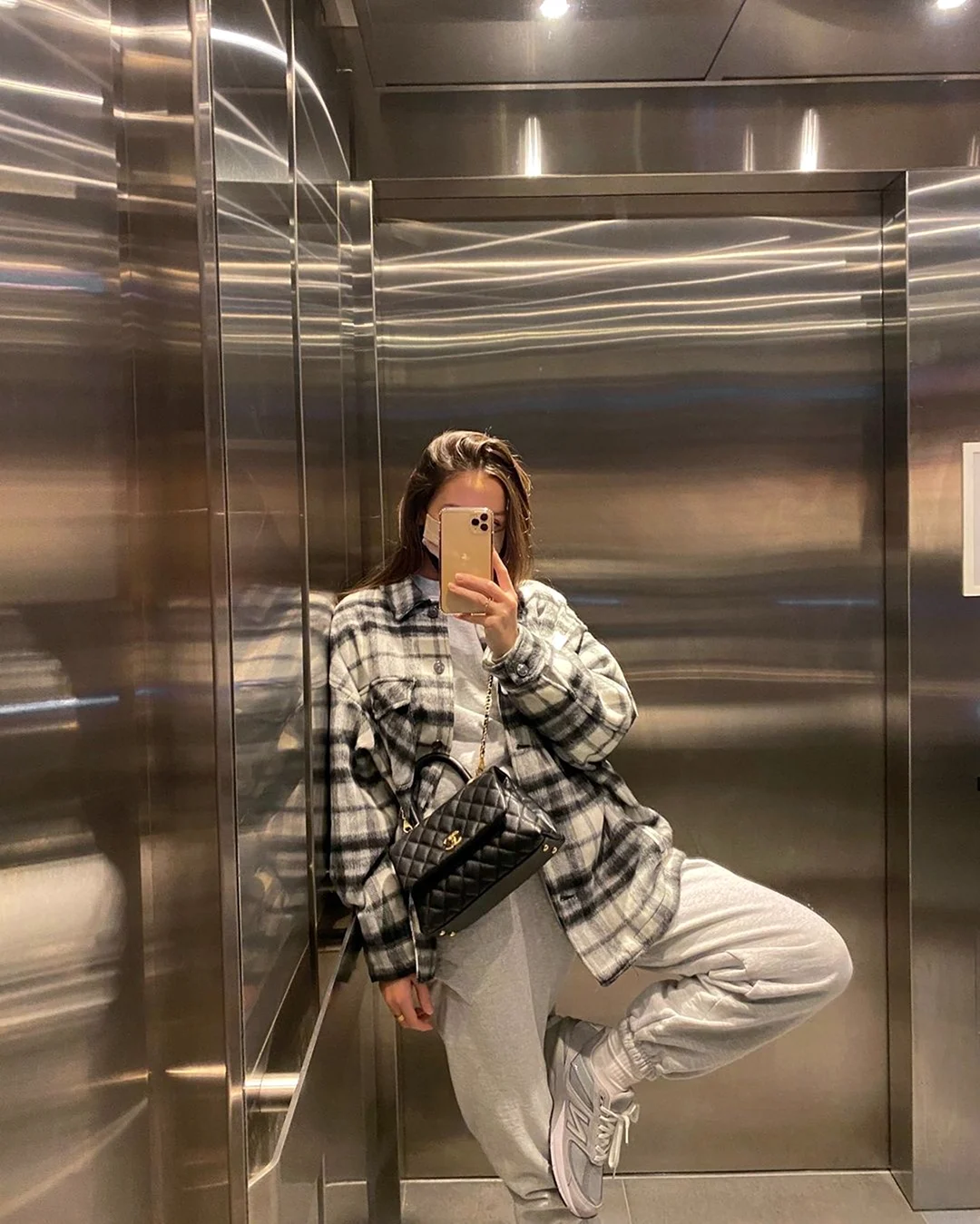 Селфи в лифте