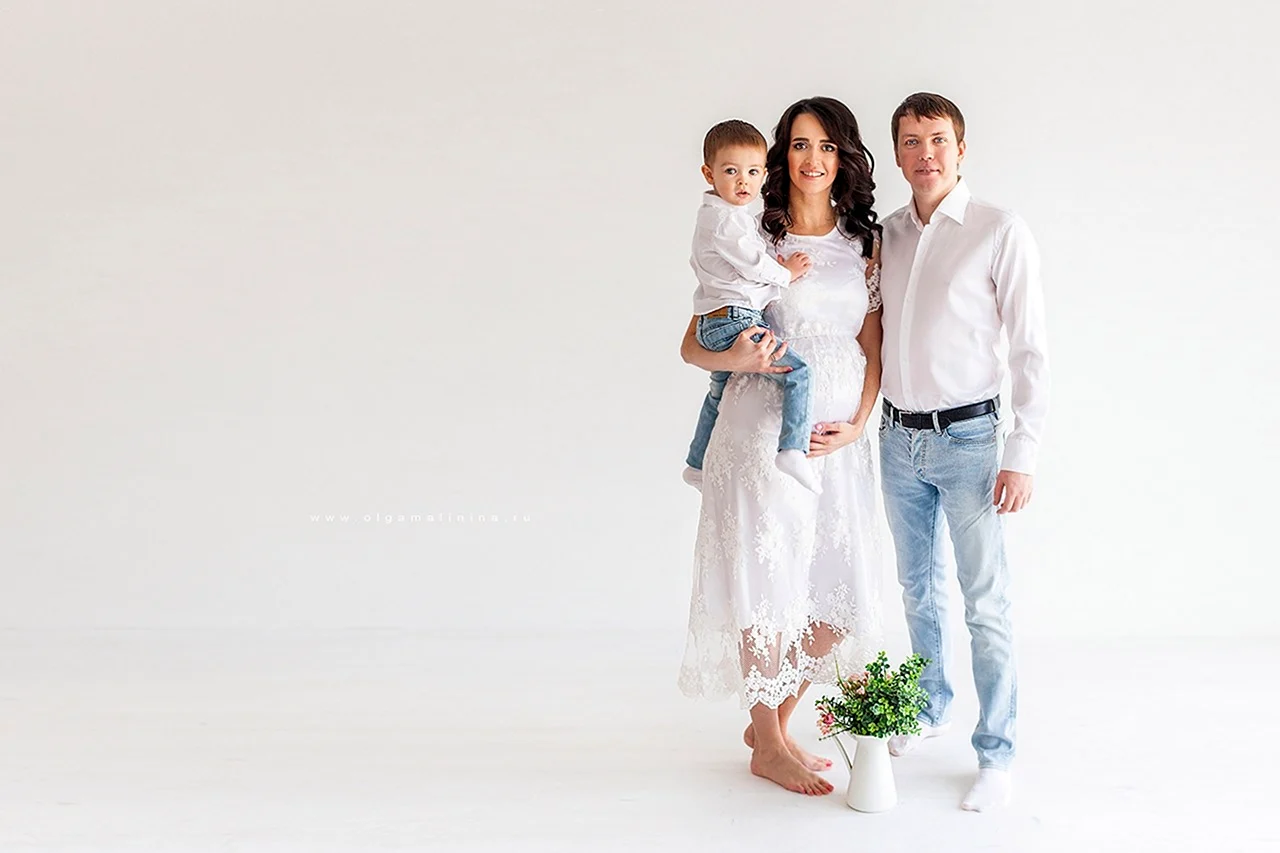 Семейная фотосессия в белом