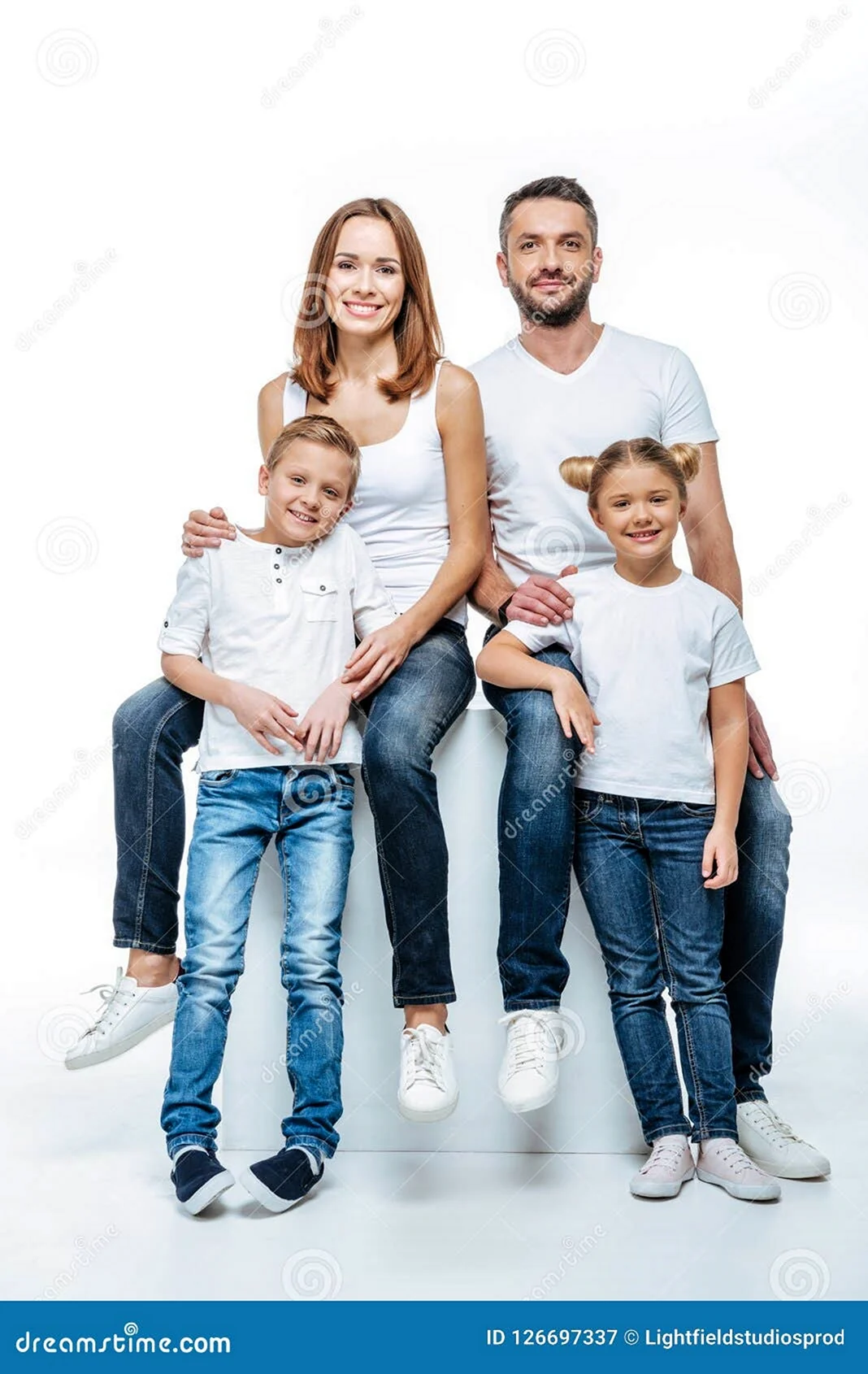 Семейная фотосессия в джинсах