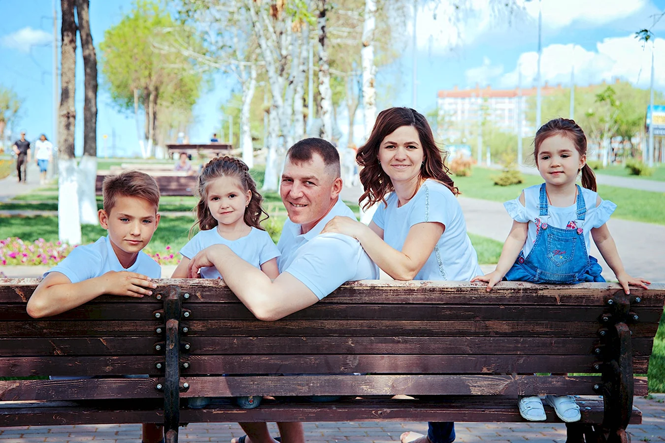 Семейная фотосессия в парке летом