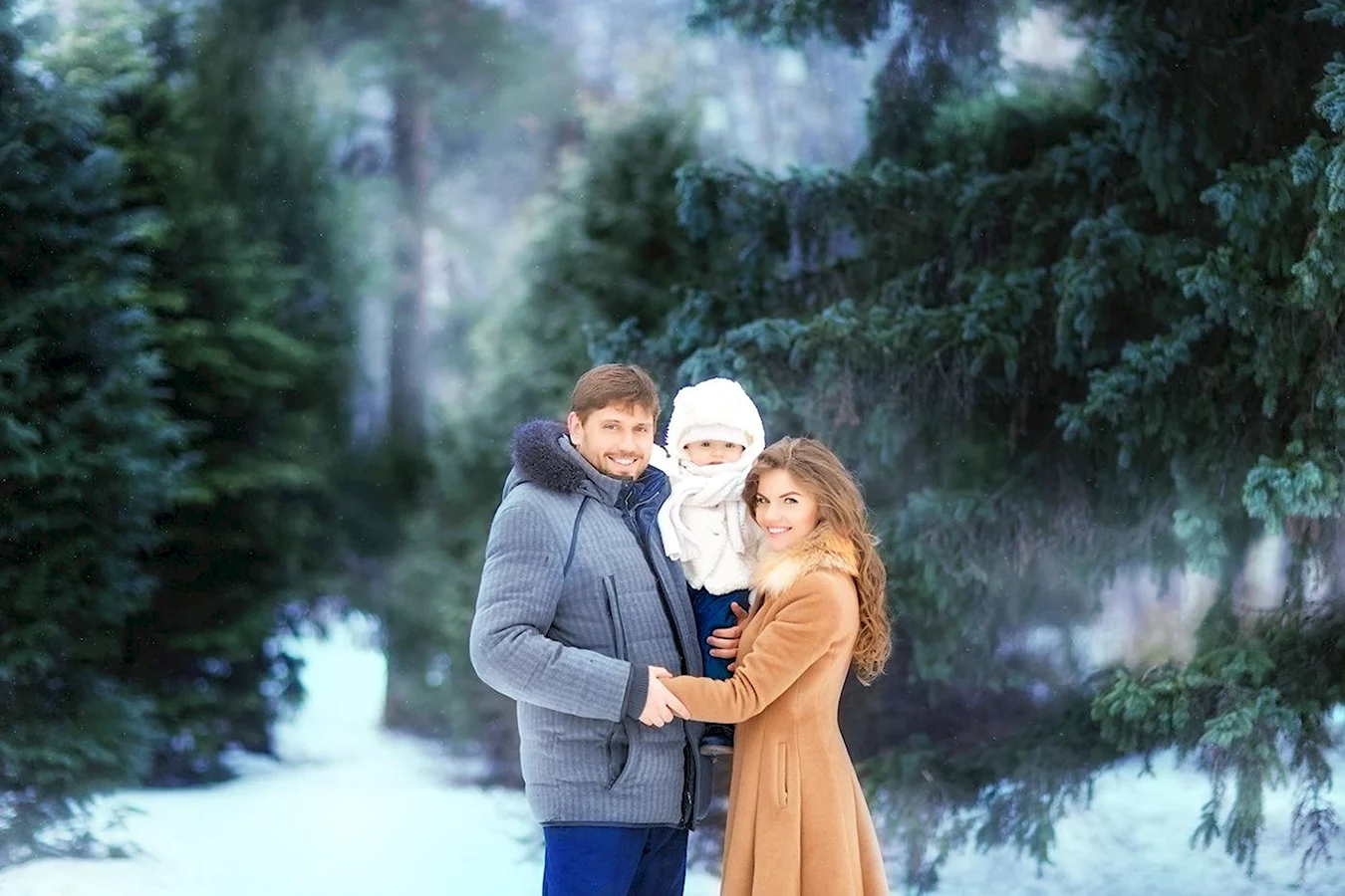 Семейная фотосъемка на природе зимой