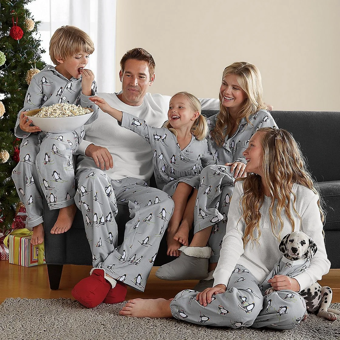 Семья в пижамах