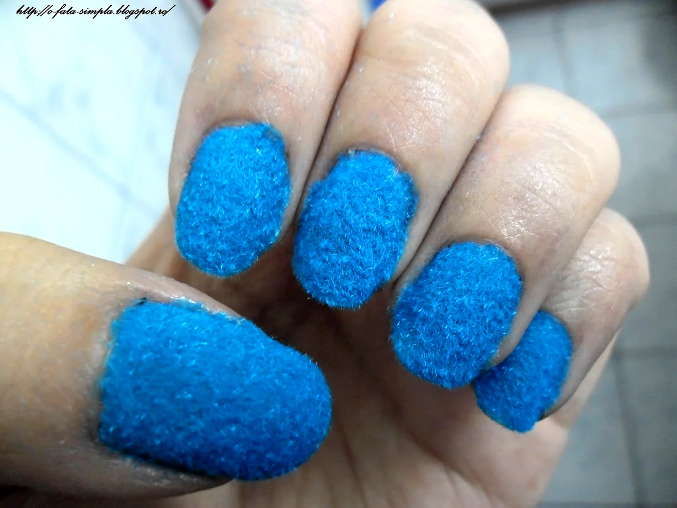 Синие бархатные ногти