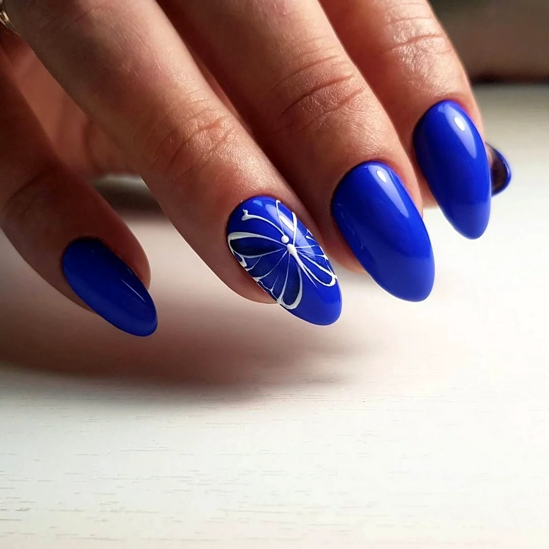 Синие овальные ногти