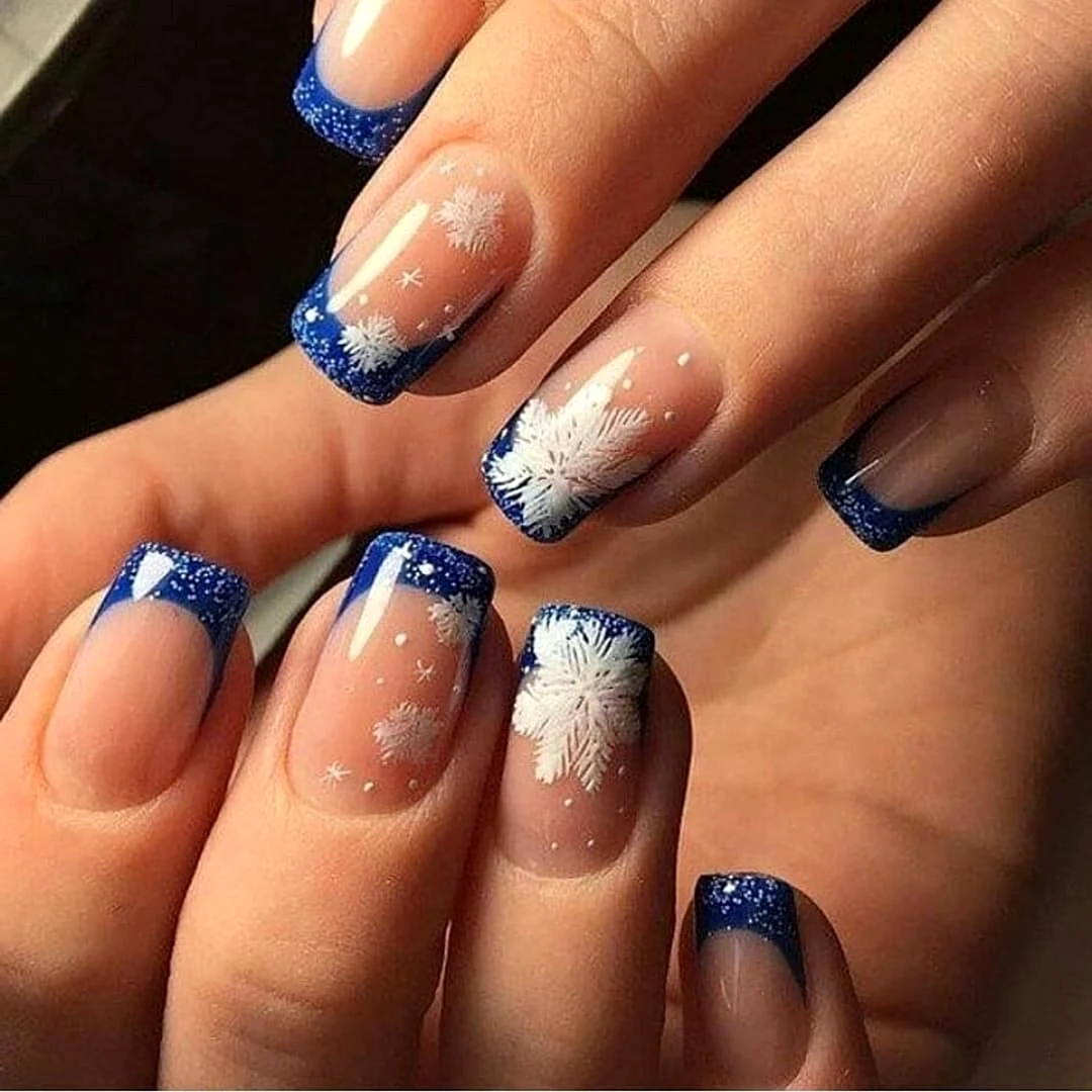 Синий френч на ногтях