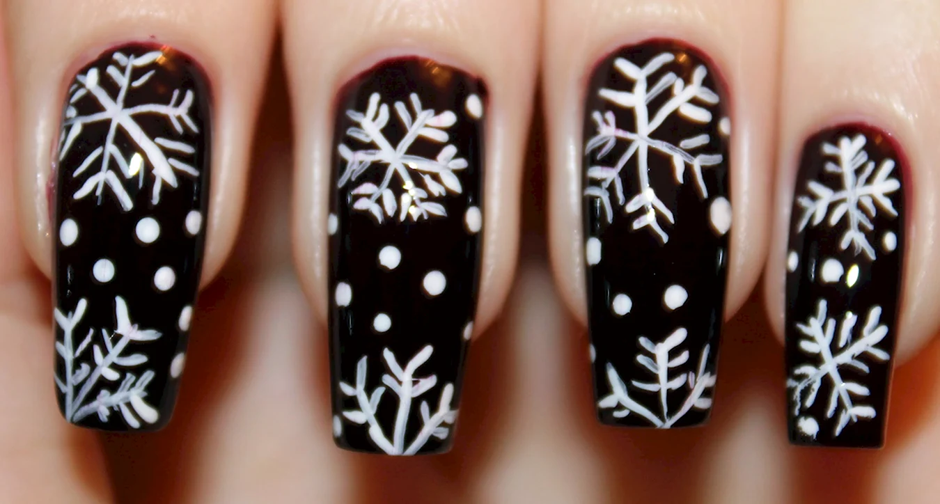 Снежинки на ногтях