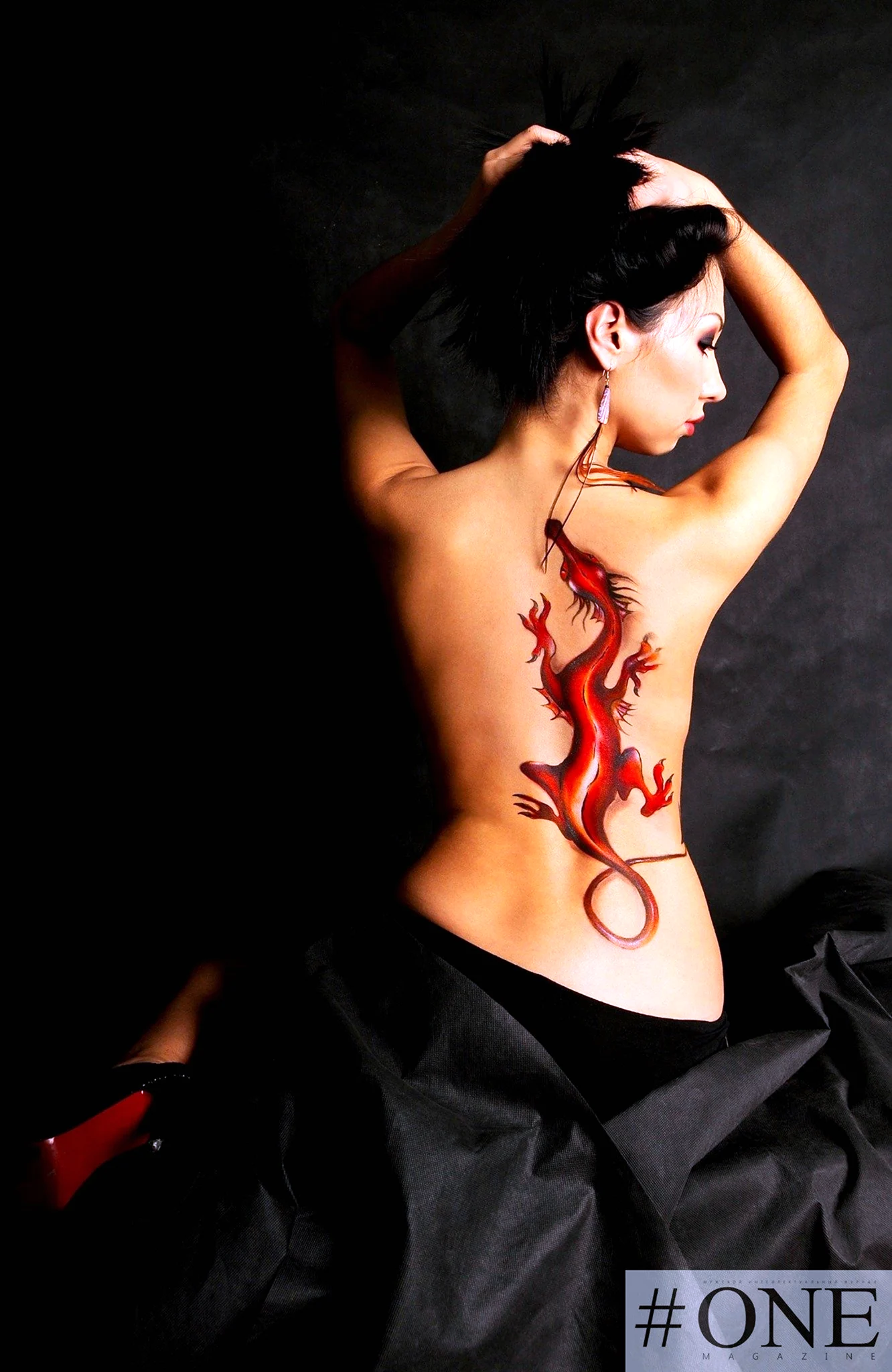 Соня Мармеладова с татуировкой дракона