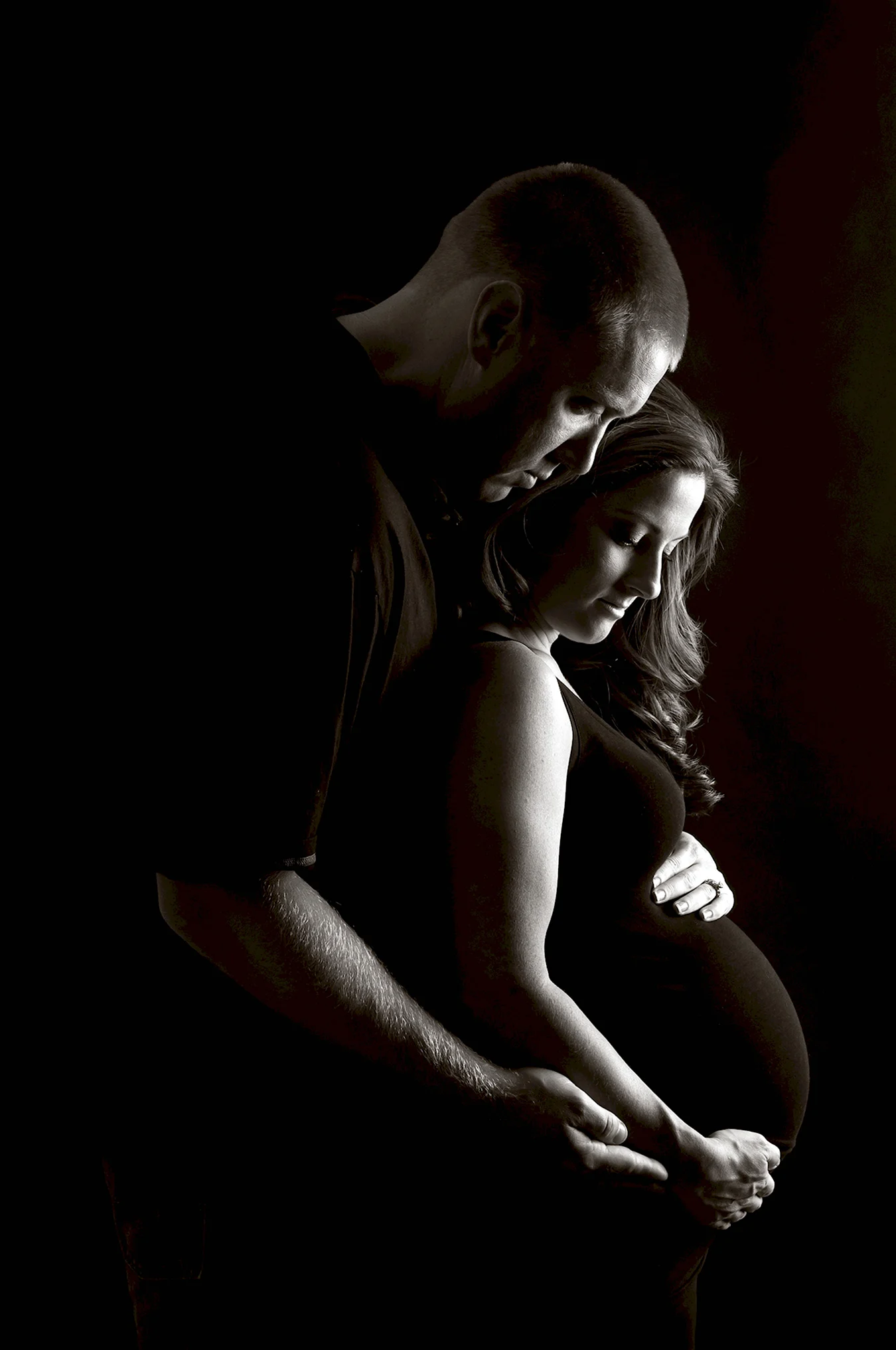Стильная фотосессия беременных с мужем