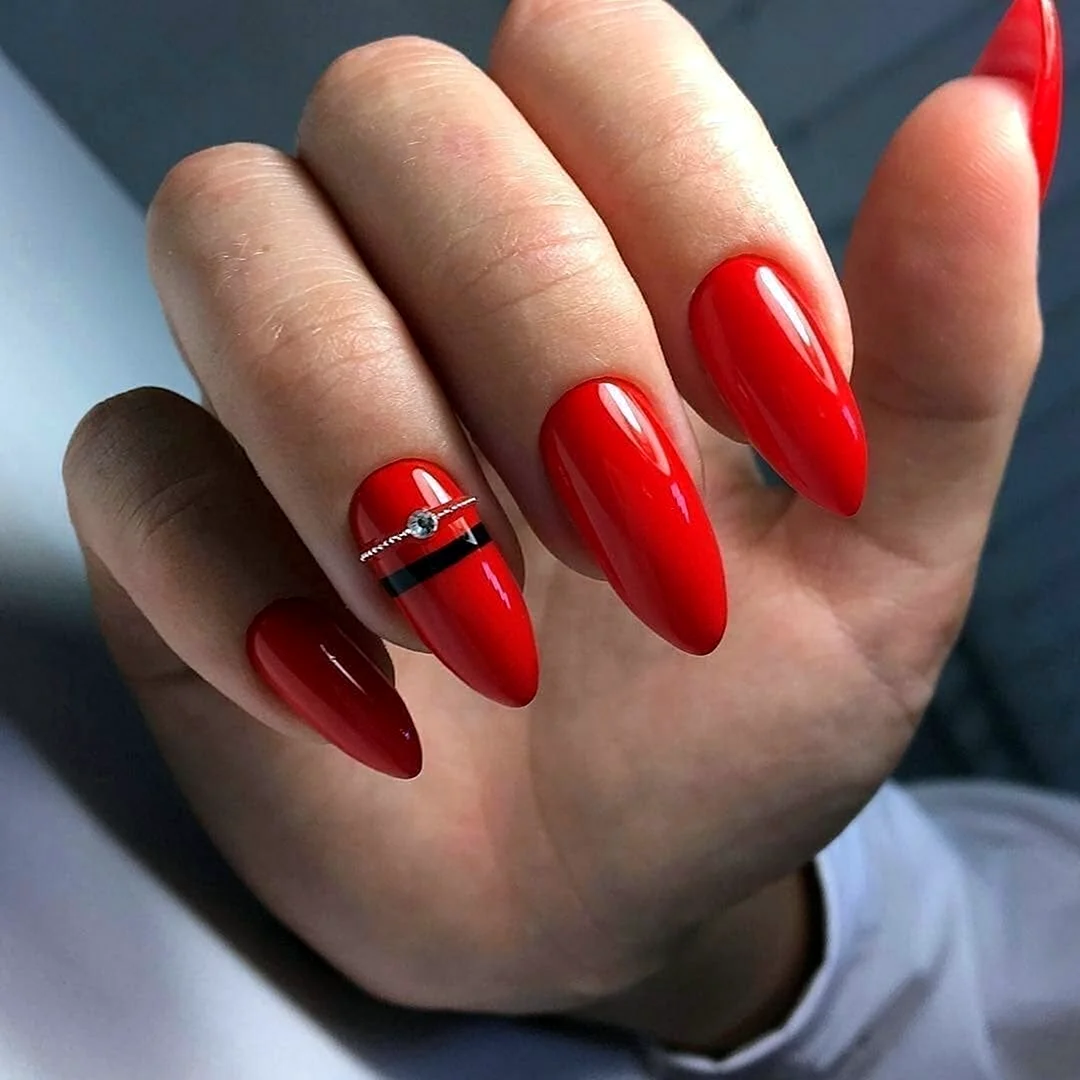 Стильные красные ногти