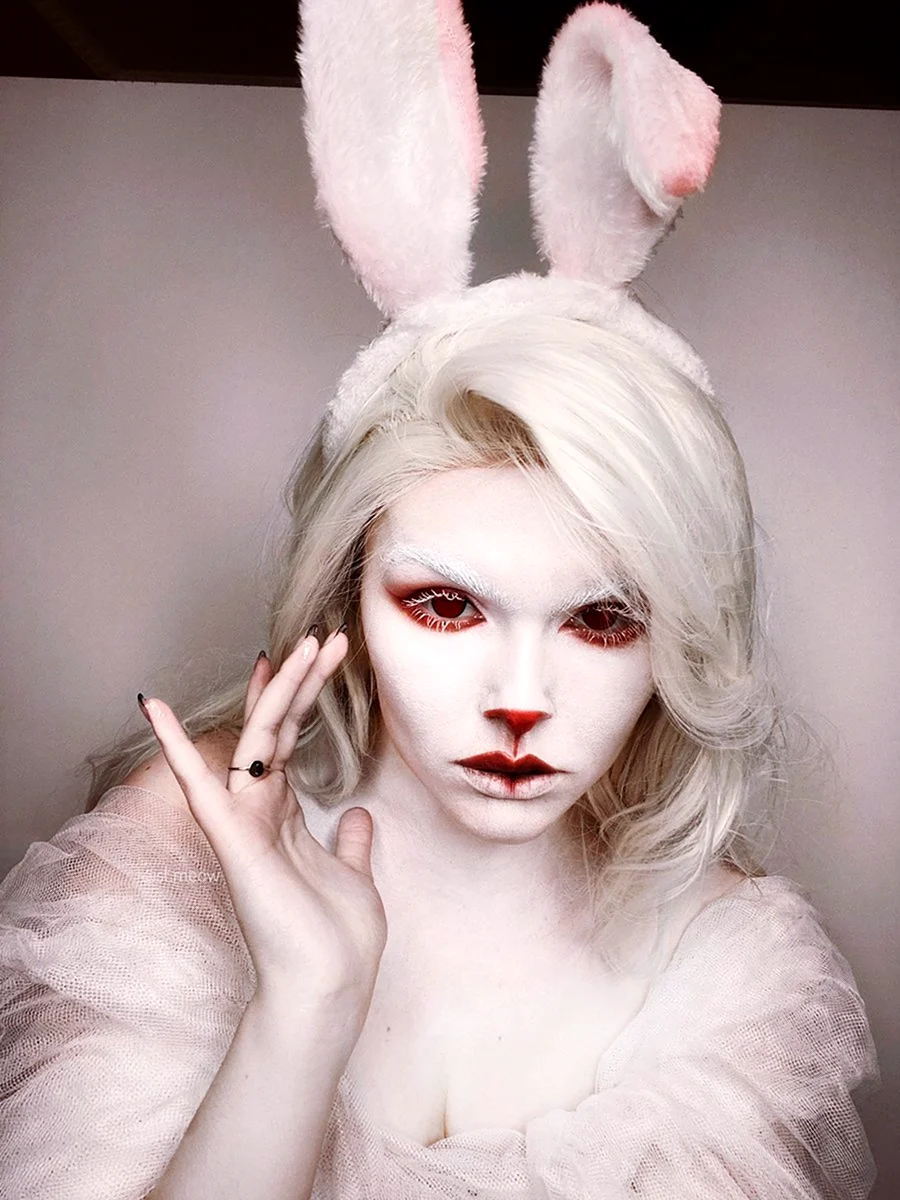Страшный макияж кролика
