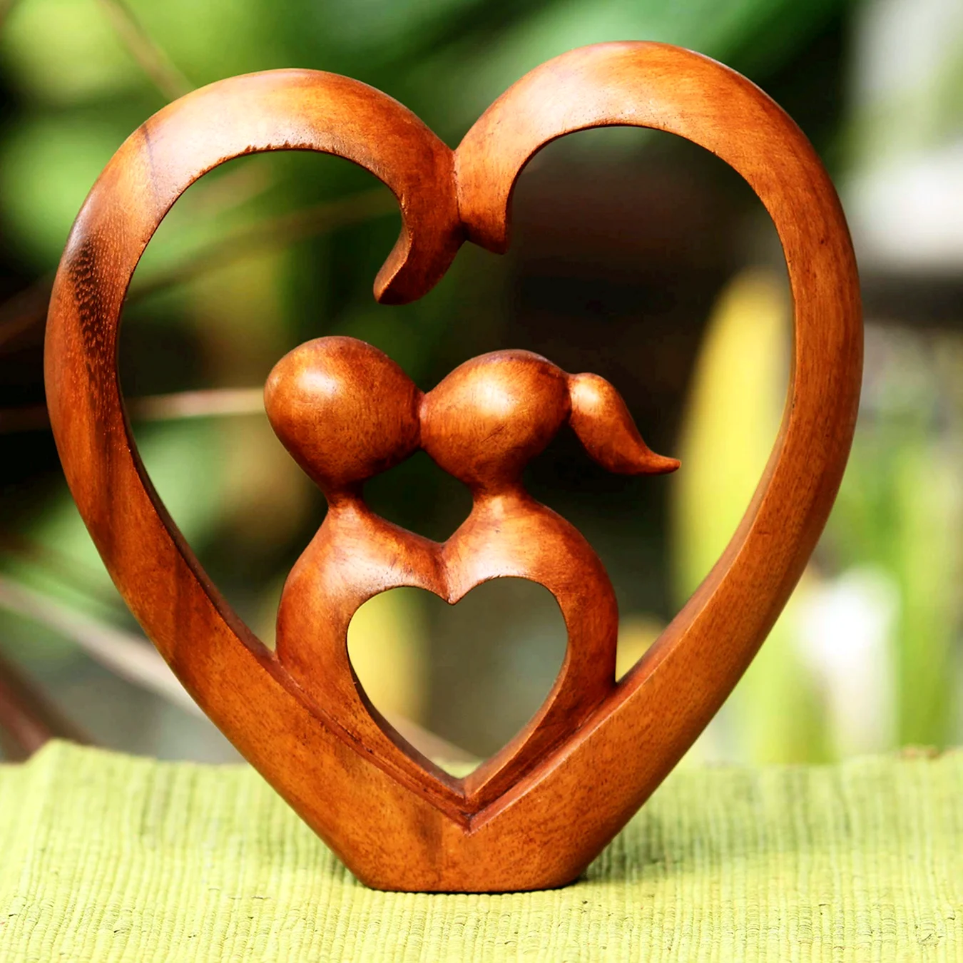 Сувенир сердце из дерева