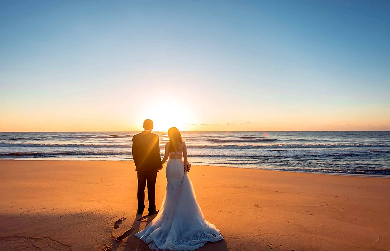 Свадьба у океана на закате