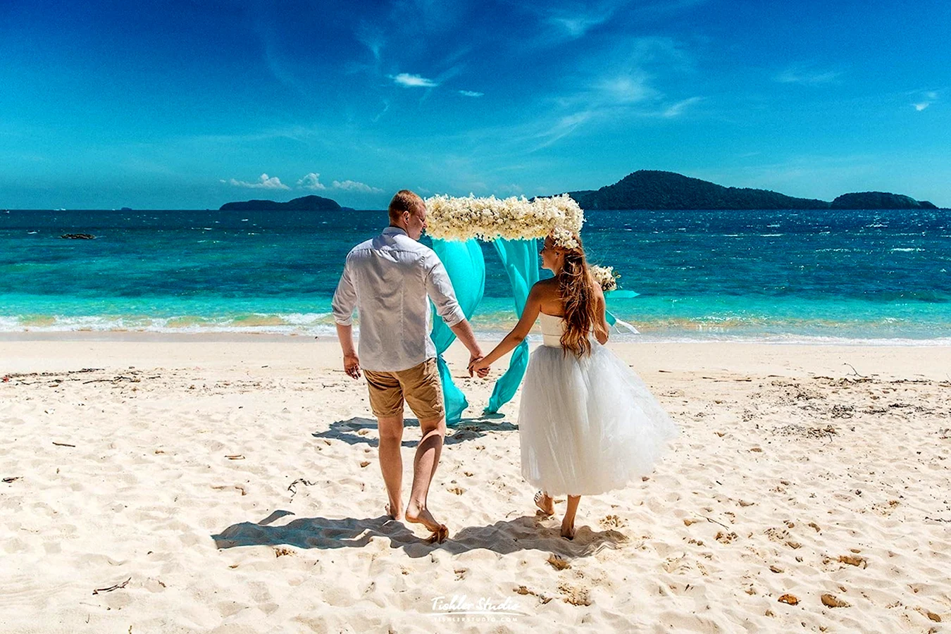 Свадебная фотосессия на море с детьми