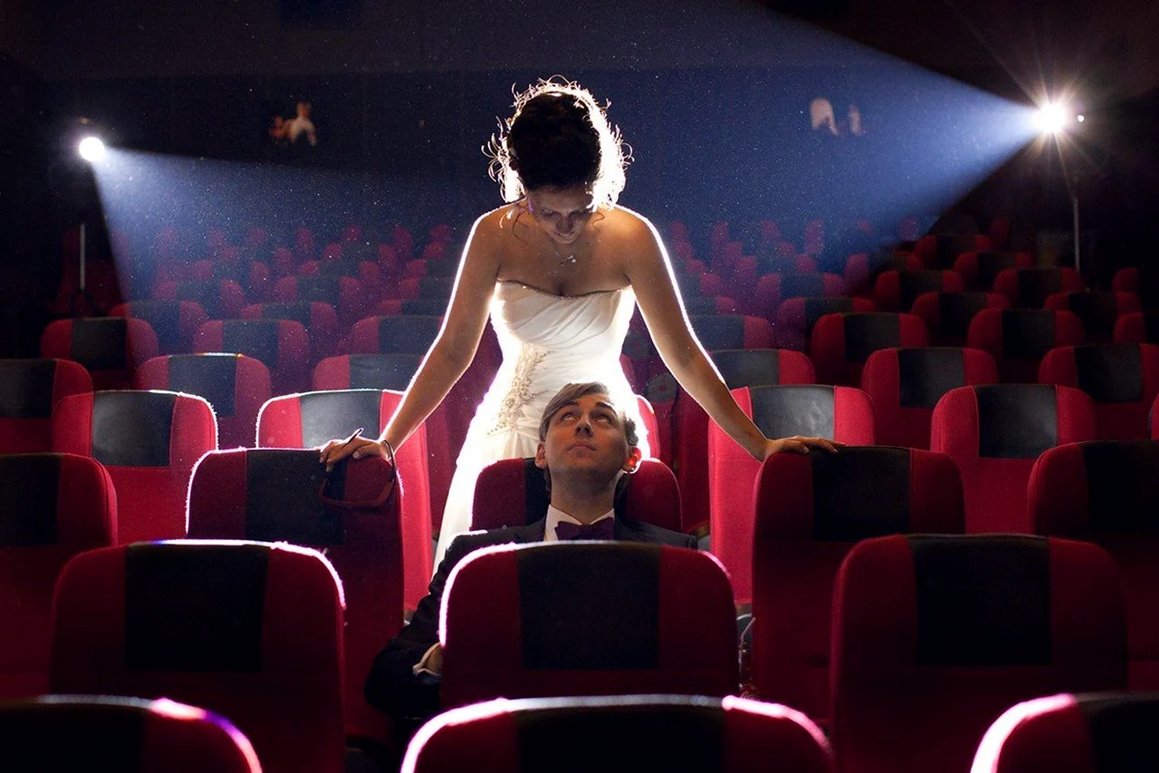 Свадебная фотосессия в кинотеатре