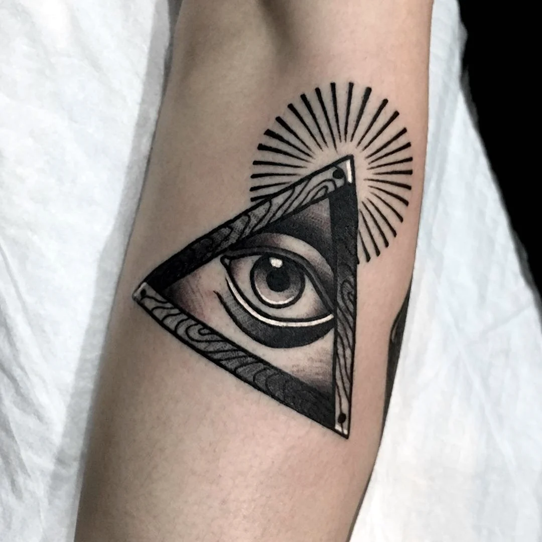 Tattoo глаз гора Всевидящее око