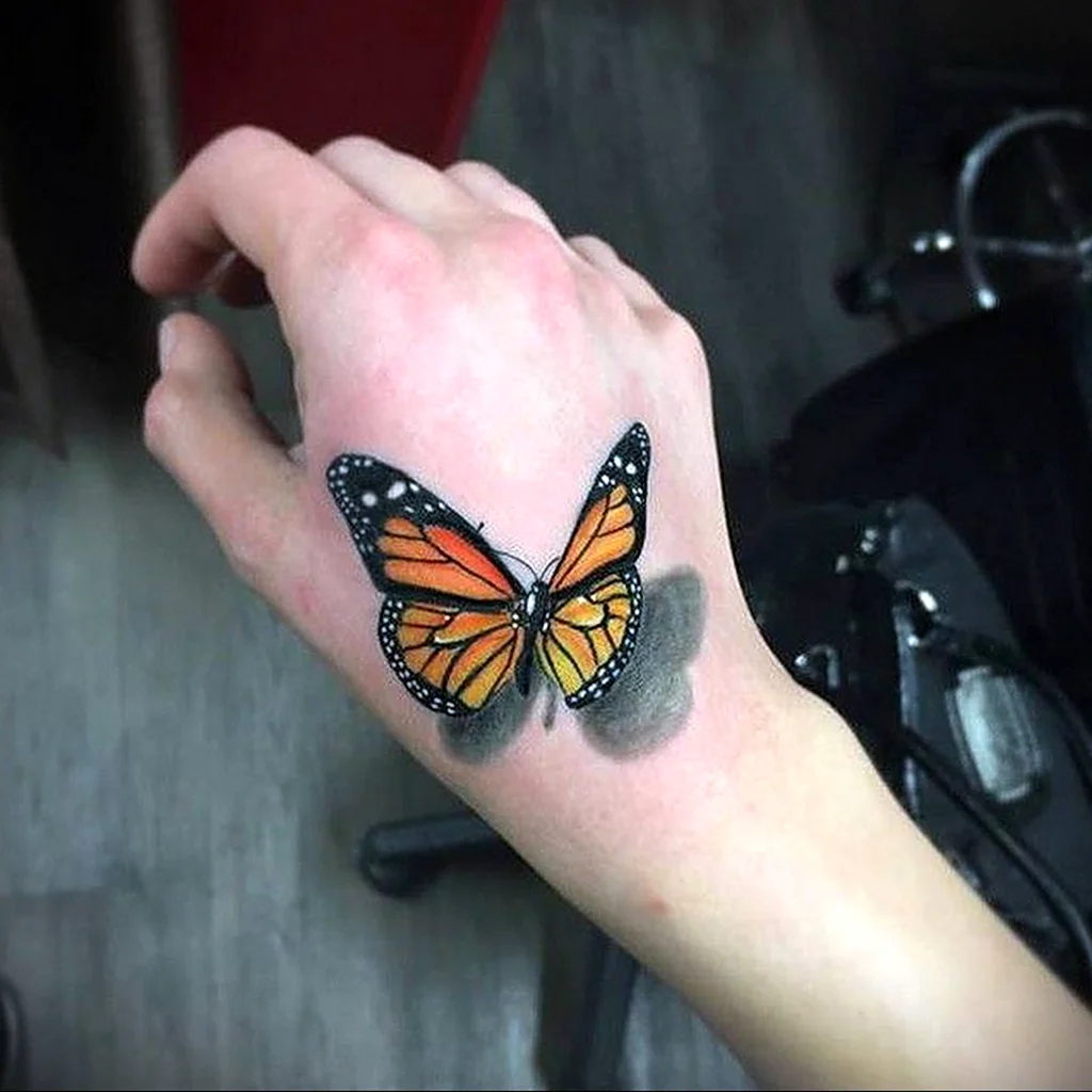 Тату бабочки на руке