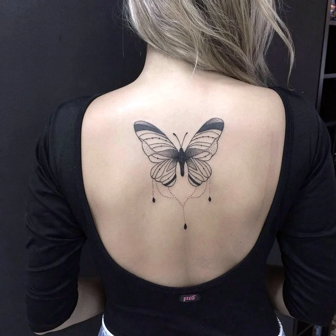 Тату бабочки на спине