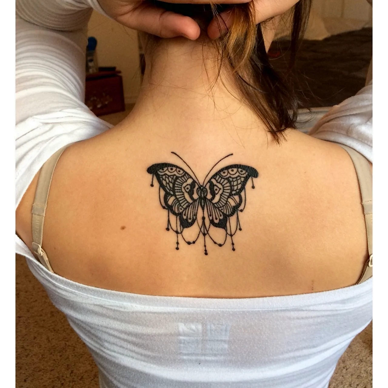 Тату бабочки на спине для девушек