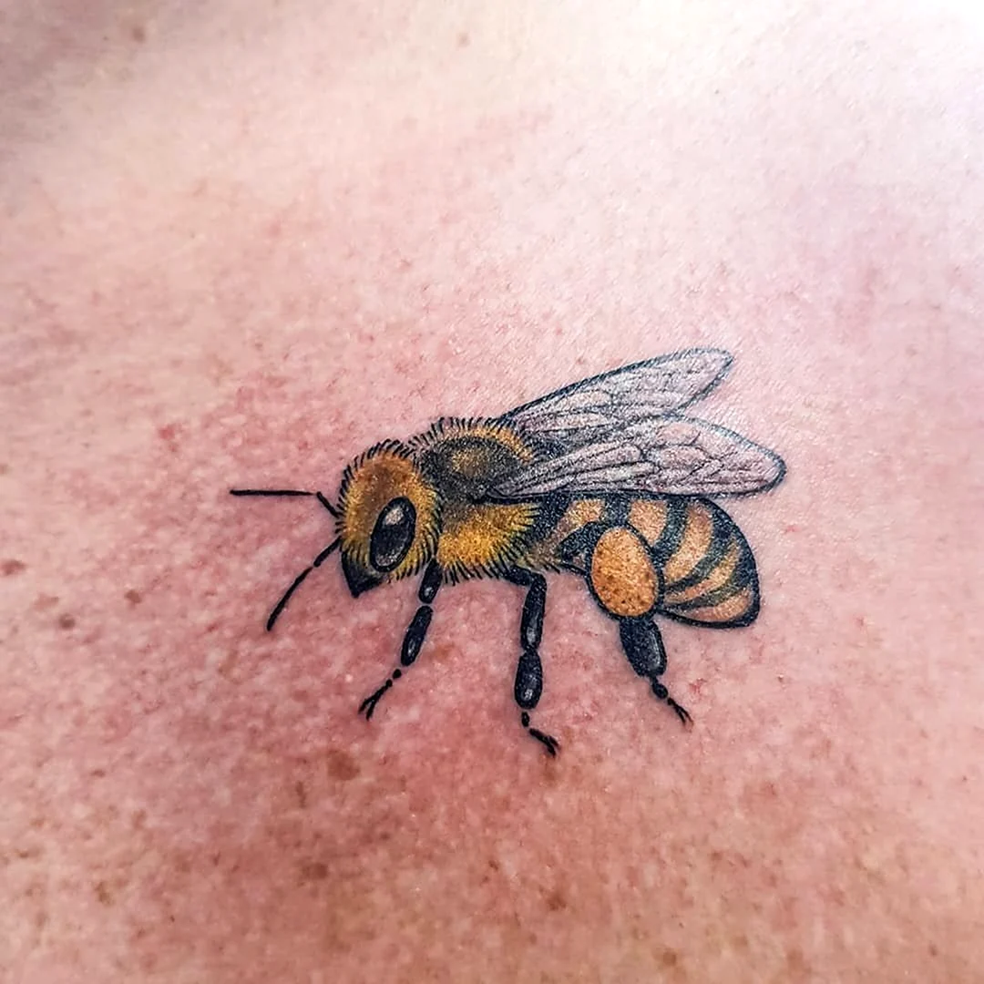 Тату пчела