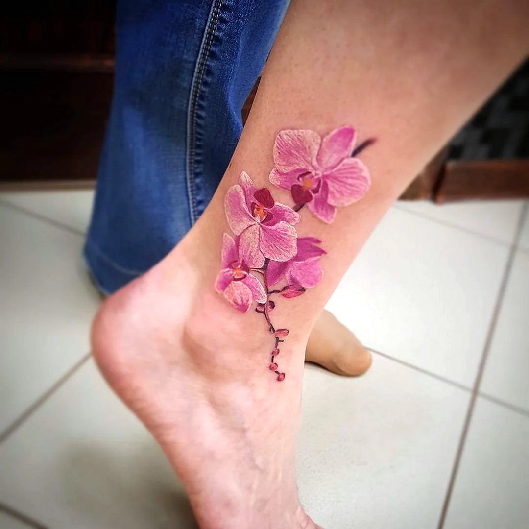 Тату цветы на ноге