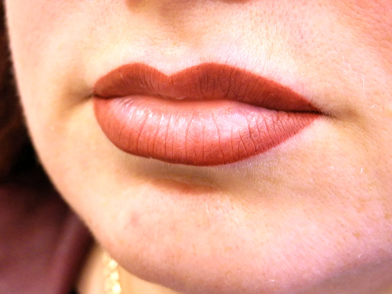 Татуаж губ Карамельный цвет