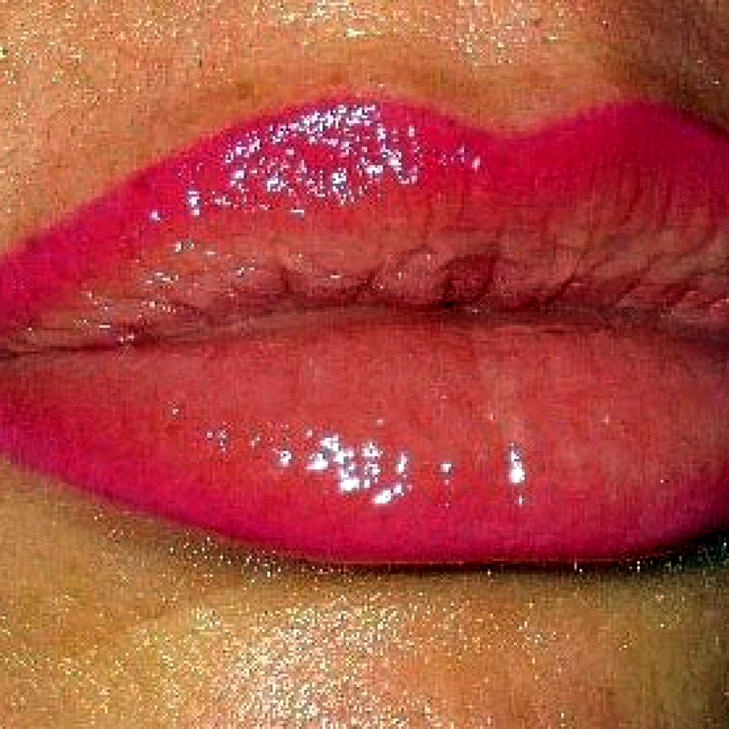 Татуаж губ розовый
